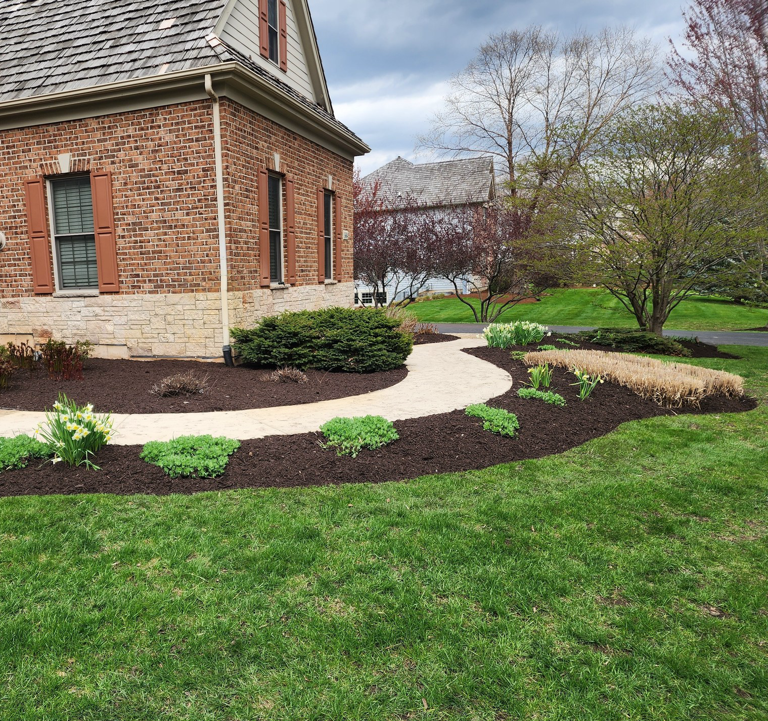 Mulch installation in progress