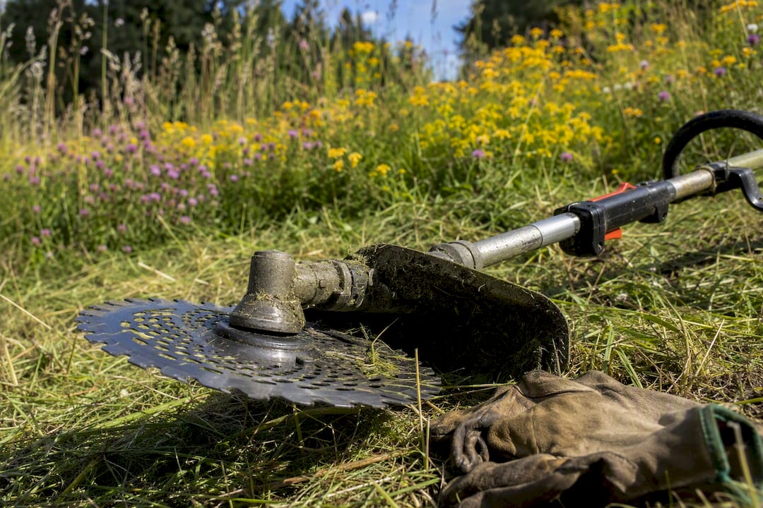 Brush cutter blade attachment on trimmer